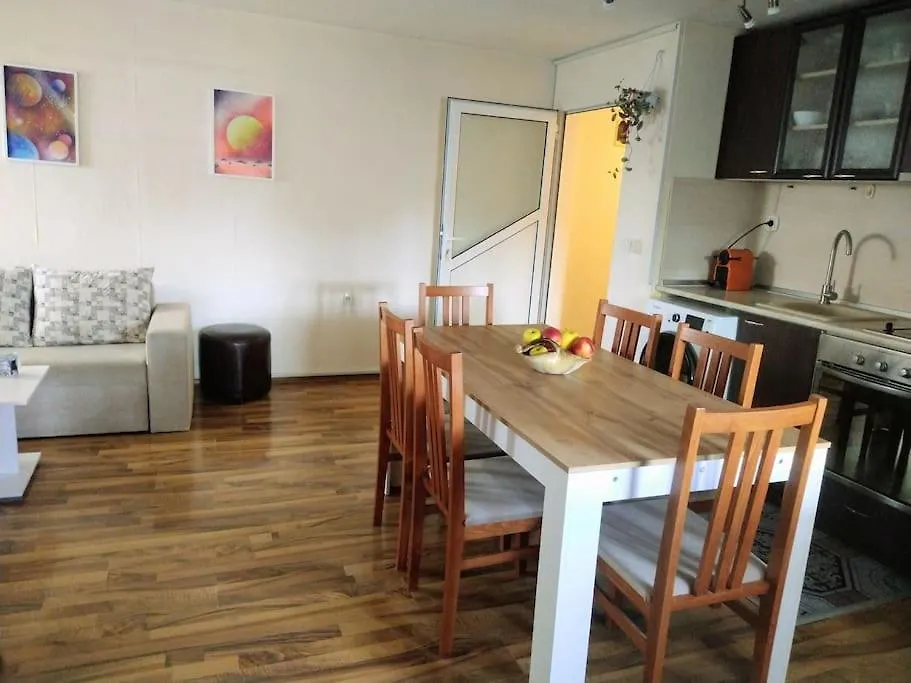 Cozy 2 Bedroom Apartment With Terrace Near The Beach And Park Warna