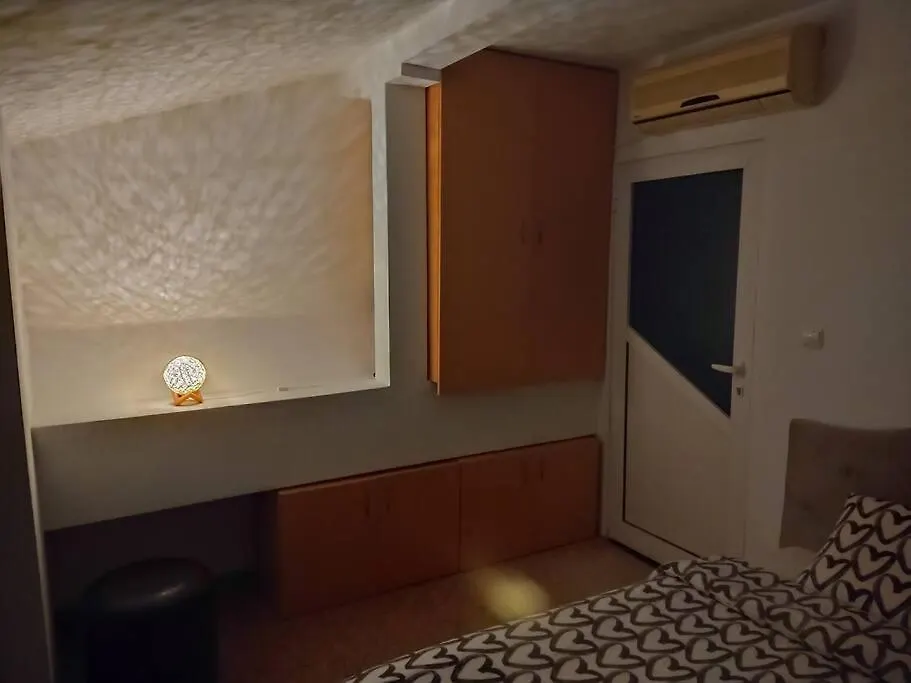 Cozy 2 Bedroom Apartment With Terrace Near The Beach And Park Warna