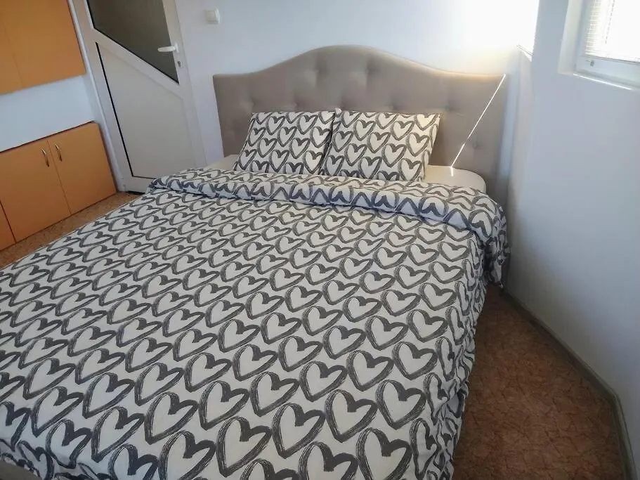 Cozy 2 Bedroom Apartment With Terrace Near The Beach And Park Warna